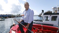 Imagen de Jos� Antonio Ord��ez en el muelle de Rianxo