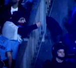 <span lang= es-es >Mala imagen</span>. No dud� en hacer una peineta a los aficionados blanquiazules.