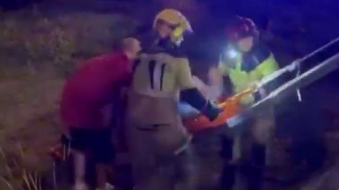 Rescatan a un hombre en estado de embriaguez que se cay� a la r�a de O Burgo en Cambre