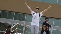 El espa�ol Manuel Santos celebra que la justicia tailandesa le ha concedido a �l y a su pareja, Gordon Lake, la custodia de una ni�a subrogada