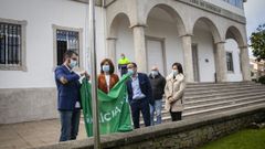 Izado de la bandera verde concedida al Concello de Porto do Son el a�o pasado