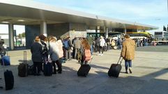 Pasajeros afectados por un desv�o en Alvedro el pasado 5 de febrero