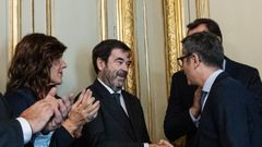 El ministro de Presidencia y ahora tambi�n ministro de Justicia, F�lix Bola�os (PSOE) saluda al presidente suplente del CGPJ, Vicente Guilarte, durante el traspaso de la cartera de Justicia el pasado martes