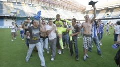 Diego Rivas sali� a hombros de Riazor, tras deterner dos penas m�ximas en el duelo de ascenso contra el Burgos