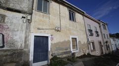 La ventana fue tapiada y la cerradura cambiada recientemente, denuncian los inquilinos