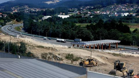 Las excavadoras trabajan estos das en la obra de ampliacin del polgono