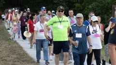 M�s de un centenar de caminantes en la andaina solidaria de Cruz Roja por Carballo: ��lbum!