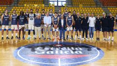 Posado con motivo de la visita del presidente de la Diputaci�n ourensana al COB.