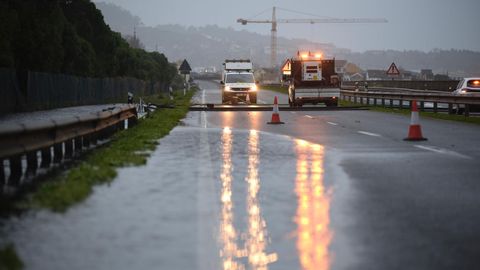 Nuevo corte de tr�fico en la autov�a de Mar�n por inundaciones