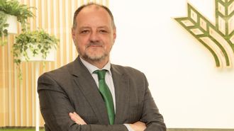 El director general de Caixa Rural Galega anima a invertir con prudencia.
