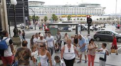 El Explorer of the seas hizo una escala ayer en Vigo que dur� seis horas. 