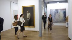 Visitantes a la exposici�n en el Museo de Arte Contempor�neo de Madrid, con obra del coru��s Jano Mu�oz en primer t�rmino.