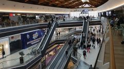 Interior del centro comercial El Rosal de Ponferrada.