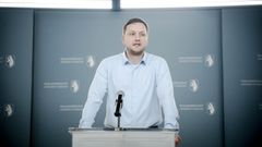 El primer ministro groenland�s, Jens Frederik Nielsen, en rueda de prensa.