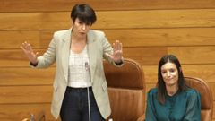 Ana Pont�n y Olalla Rodil, en el Parlamento, durante la sesi�n de control