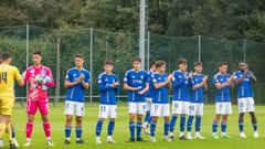 Los jugadores del Vetusta, antes del partido ante el Colunga