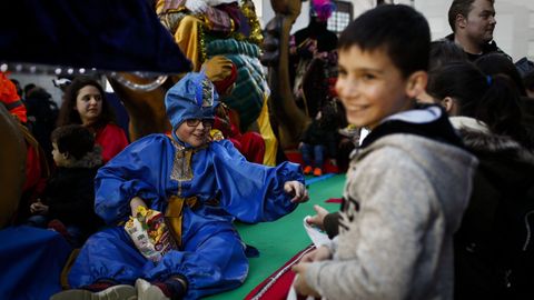 Cabalgatas de Reyes de Ourense.Cientos de personas se congregaron en las calles de Xinzo para recibir a los Reyes Magos