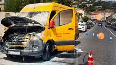 Estado en el que qued� la furgoneta, en la traves�a de Cabanas