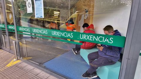 Entrada del servicio de urgencias del Hospital Montecelo, en Pontevedra
