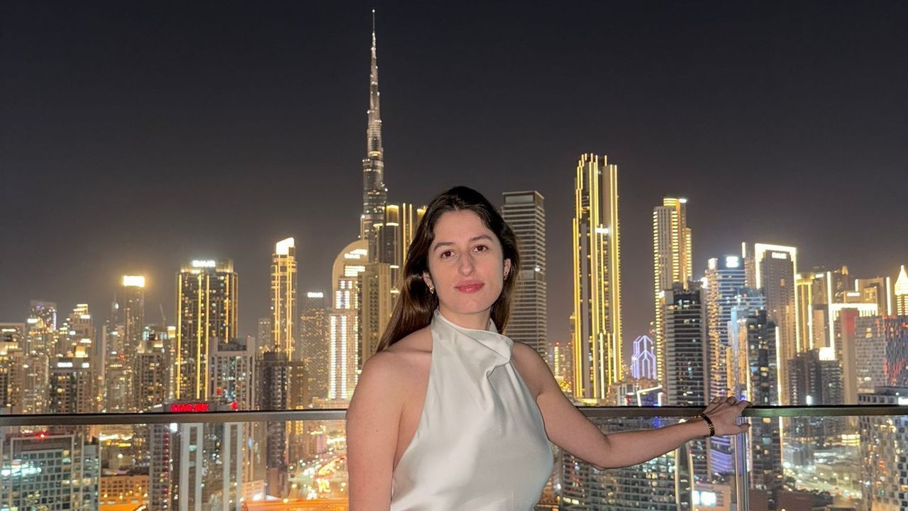 Una estradense en Emiratos: «Desde España parece que estamos en guerra, pero aquí se hace vida normal»