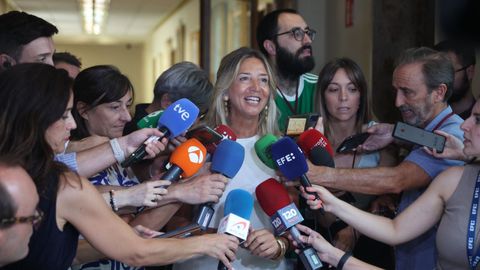 La portavoz del PP en el Senado, Alicia Garca, atiende a los medios antes de la comparecencia de Albares.