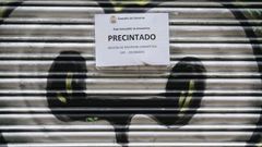 Imagen de archivo de un local precintado en Ourense.