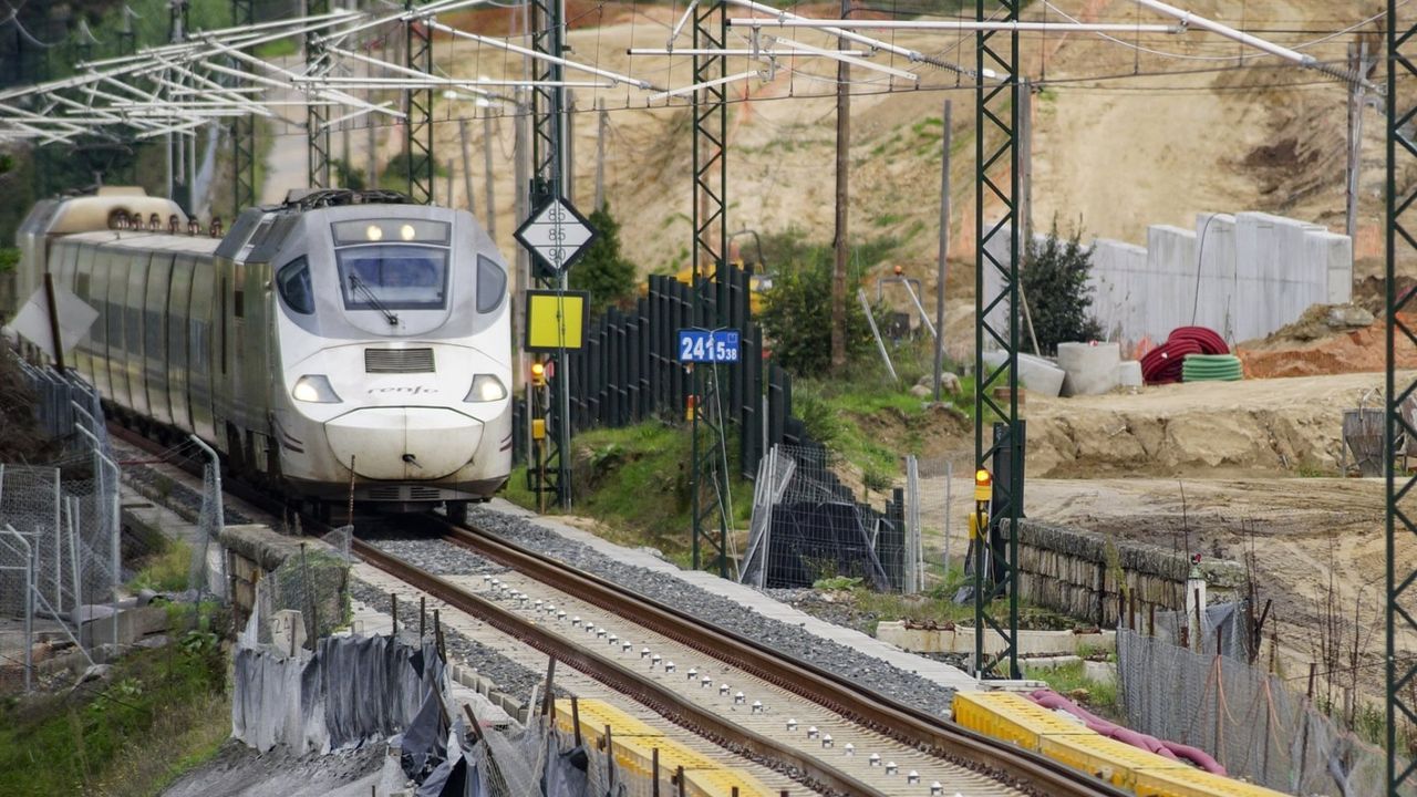 La Xunta recrimina al Gobierno que el AVE llegue a Galicia en un cuello de botella