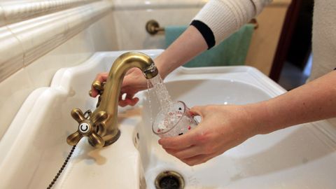 El suministro de agua no se cortar� a ning�n ourensano