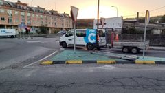 Una se�al tirada a causa de una salida de v�a en las inmediaciones de la rotonda de Pocomaco