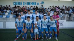 El Cidade de Ribeira (en la foto, el once inicial en el duelo de la semana pasada ante el Victoria) necesita ganar para salir del descenso.