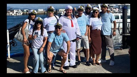 De marineros y capitanes, el personal del Chiringuito que regent� Jos� Luis Chaves, de fiesta en O Grove
