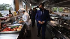 El conselleiro de Educaci�n, Rom�n Rodr�guez, este martes, durante su visita al CIFP Carlos Oroza de Pontevedra