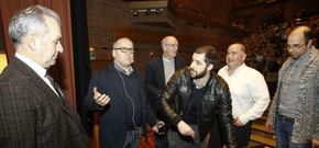 Los participantes en la mesa redonda  de la tarde, antes de exponer sus ponencias. 