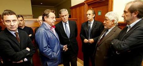 Representantes del PP dieron el �ltimo adi�s y el p�same a los familiares de la hostelera.