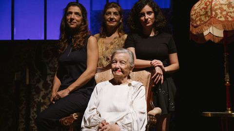 Imaxe da obra 'Yo solo quiero irme a Francia', que hoxe se poder� ver en Carballo: como protagonista, a actriz Mar�a Galiana 