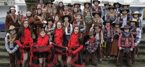 Una de las comparsas que el a�o pasado particip� en el desfile. 