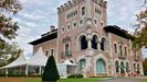 A la venta por siete millones el hotel Castillo del Bosque de Zoreda, palacete del siglo XX a las afueras de Oviedo