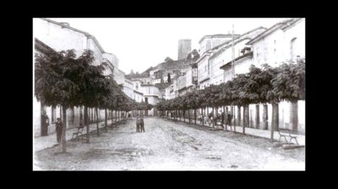 Fotograf�a antigua de la calle Cardenal, en Monforte