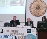 El director de la UNED Lugo, Jos� Luis Prieto, y Colmenero, ayer. 