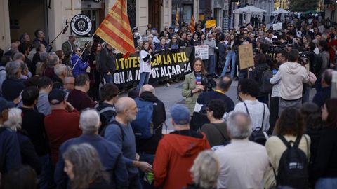 Concentracin de las vctimas a las puertas de la Cortes Valenciana