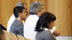 La madre de la peque�a y el que entonces era su compa�ero sentimental, durante la celebraci�n del segundo juicio en la Audiencia de A Coru�a