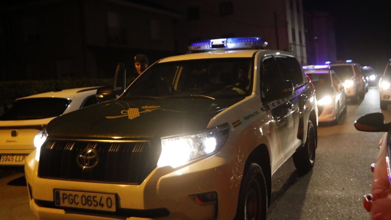 La Guardia Civil auxilia a una peregrina en silla de ruedas que ...