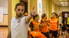 Jorge Basanta durante su etapa en el Viaxes Amarll�s herculino
