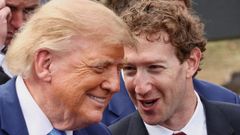 Charlando animadamente con Mark Zuckerberg, CEO de Meta