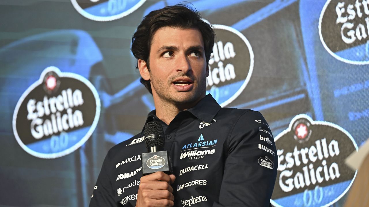 Carlos Sainz, en un acto de Estrella Galicia: «El Williams se puede mejorar en todo, está muy verde»
