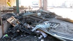 Los restos de uralita hallados en unos terrenos en Ceares