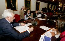 El rector, Juan Via�o, presidi� el Consello de Goberno. 
