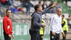 Crist�bal dando indicaciones ante el Burgos en la primera vuelta de liga.