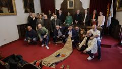 El homenaje a los colaboradores en la confeccin del globo de Betanzos se hizo en la sala capitular del consistorio.