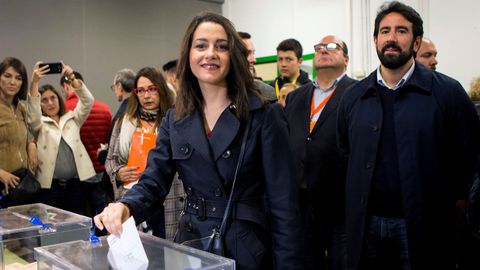 Ins Arrimadas, ha votado en el colegio Ausis March de Barcelona.